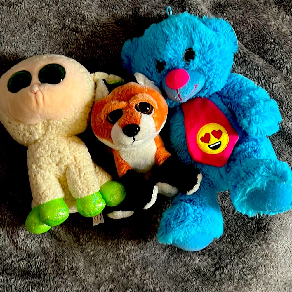 3 pcs of stuffed animals
